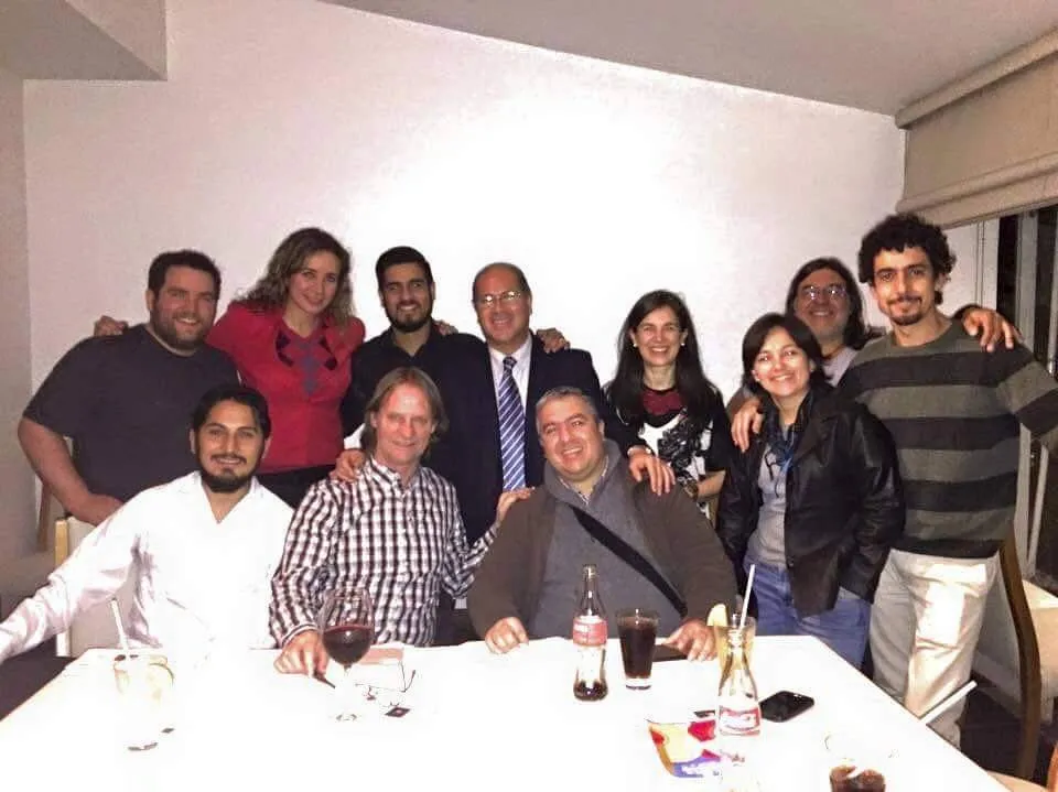 Daiana en una cena con colegas y amigos
